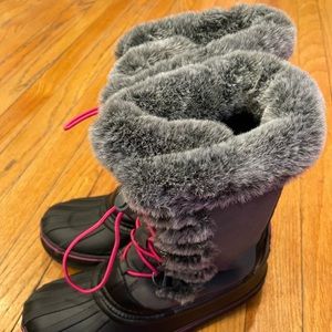 London Fog Girls' Tottenham Winter Boots Size 4 Lace Up Faux Fur EUC